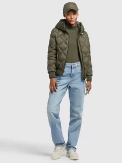 Khujo Välikausitakki 'Sarabi' -Khujo Myyntikauppa 15f1e9dd2054704a02333a7e99e4a7d6 scaled