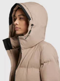 Khujo Pitkä Talvitakki -Khujo Myyntikauppa 26efaeb07f592b33e80c148c2f78fbe2 scaled