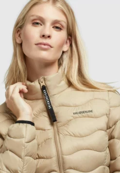 Khujo ELENI - Välikausitakki -Khujo Myyntikauppa 2aba7bf57e5d4c999d935744ea80d256 scaled