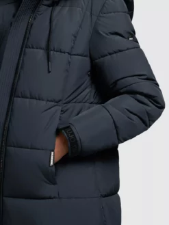 Khujo Pitkä Talvitakki 'Deria' -Khujo Myyntikauppa 2f19ed01b445d0c692fff6fb23217f28 scaled