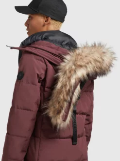 Khujo Pitkä Talvitakki 'Cloren' -Khujo Myyntikauppa 3907af00973dd3520703aa6ef457757f scaled