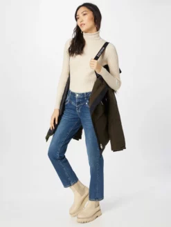 Khujo Pitkä Talvitakki 'Cloren' -Khujo Myyntikauppa 5b52a8a5f79827bf07b1f8777f970cea scaled