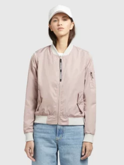 Khujo Välikausitakki 'STENCE' -Khujo Myyntikauppa 680afb923a57151459dc9e1e40e8cf2e scaled