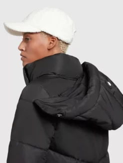 Khujo Pitkä Talvitakki -Khujo Myyntikauppa 81be7289de0638423415f4a598ef1802 scaled