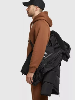 Edessä -Khujo Myyntikauppa 8a95b39ee26ca68bea4bbfa7972c86ce scaled