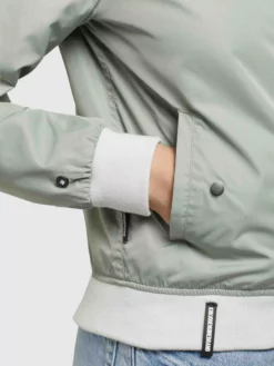 Khujo Välikausitakki 'STENCE' -Khujo Myyntikauppa a4db4b109e15baa08c3f304f366565f5 scaled