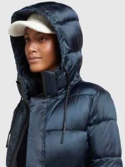 Khujo Pitkä Talvitakki 'Julina' -Khujo Myyntikauppa b7041a37e282d168a0654f2bdc66ec64 scaled