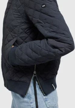 Khujo MONZA - Bombertakki 11 Khujo MONZA - Bombertakki -Khujo Myyntikauppa cb2abb0b69d7453c95e6710c852ec704 scaled