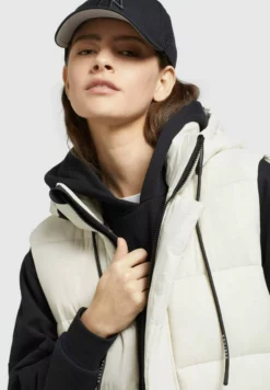 Khujo TOURIN MATT - Liivi -Khujo Myyntikauppa cb99699fb05a4ca6897dc6626e97de20 scaled