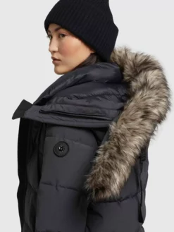 Khujo Pitkä Talvitakki -Khujo Myyntikauppa dbafb3daa4ef3746d0df594ee5610b65 scaled